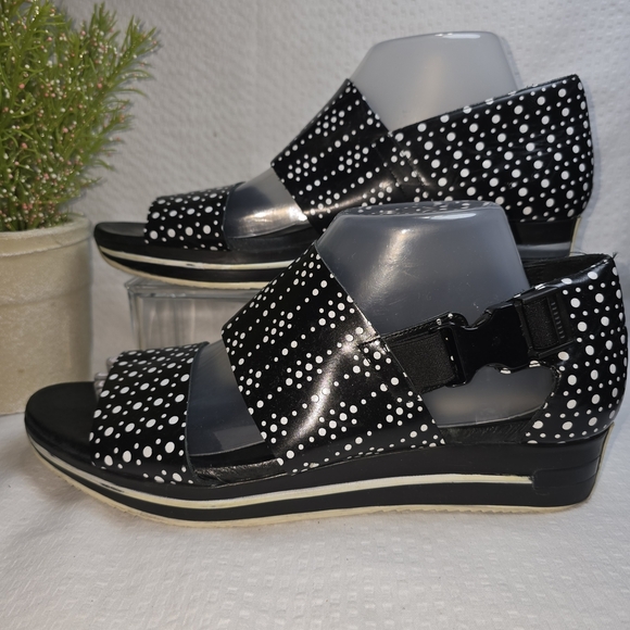 MIISTA OF LONDON WOMENS SANDALS BLACK WHITE POLKA DOT WIDE STRAPS WEDGE SIZE 41 - Picture 5 of 7